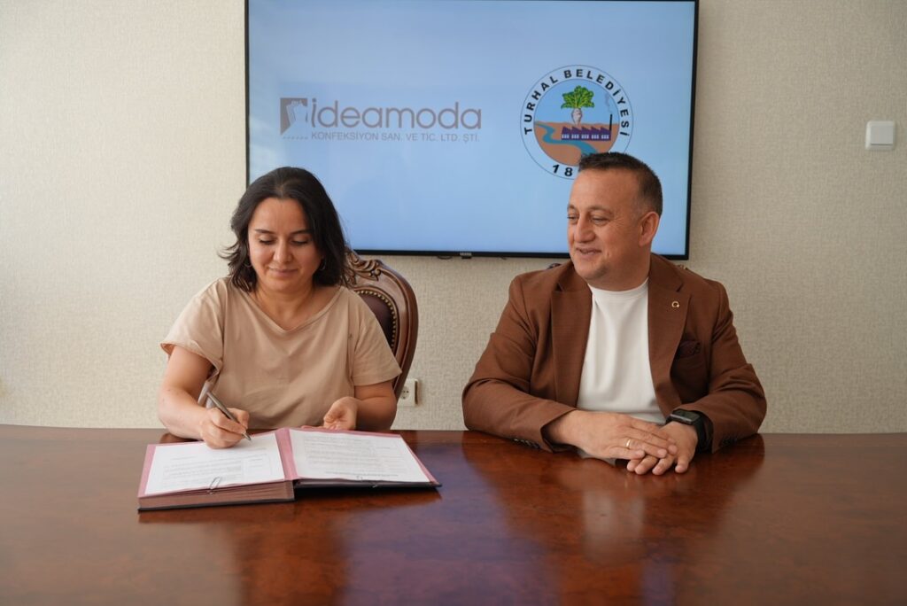 Turhal Belediyesi ile İdea Moda arasındaki protokolün imza töreni
